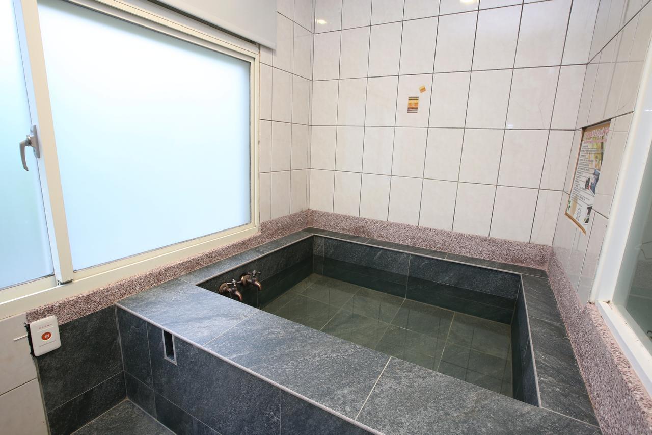 Cyuan Tang Hot Spring Hotel Csiaohszi Kültér fotó