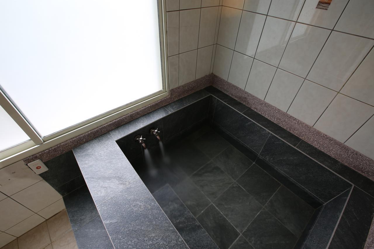 Cyuan Tang Hot Spring Hotel Csiaohszi Kültér fotó